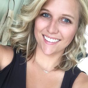 Meet your Posher, Caroline